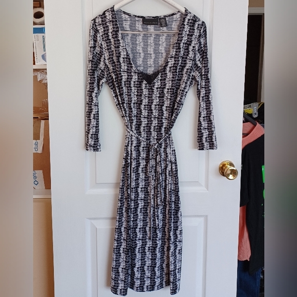 attention Brand Dress (M) Excellent Pre-Owned Condition Polyester/Spandex Belted - Picture 1 of 7